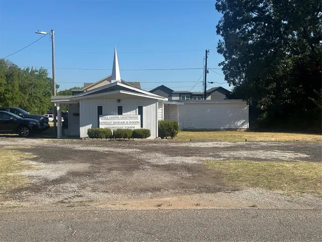 Photo 2 — 1519 W Main Street, Ardmore, OK 73401