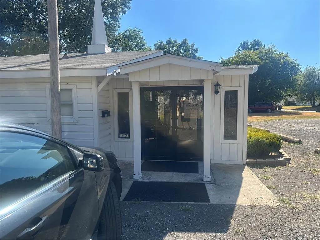 Photo 3 — 1519 W Main Street, Ardmore, OK 73401