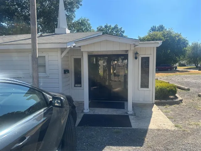Photo 3 — 1519 W Main Street, Ardmore, OK 73401