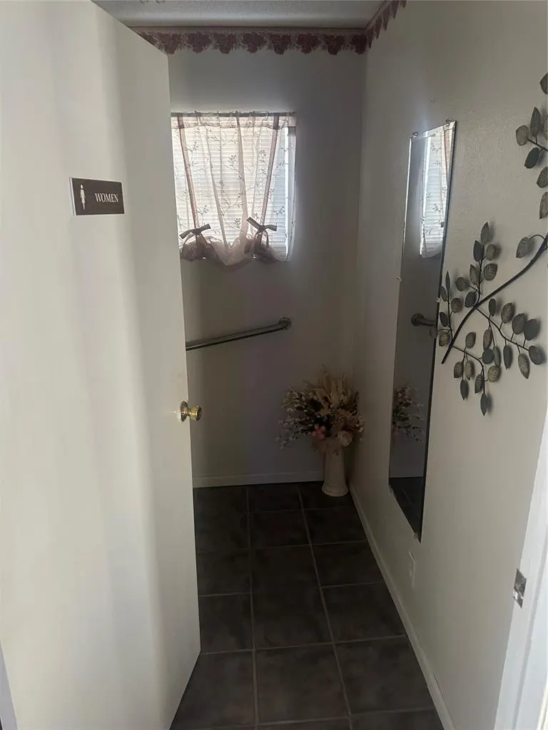 Photo 7 — 1519 W Main Street, Ardmore, OK 73401
