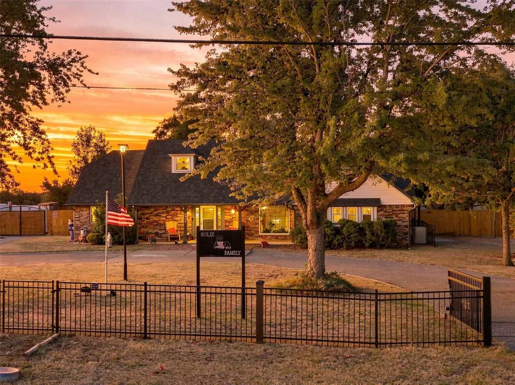 Front exterior — 2303 E Elm Street, El Reno, OK 73036
