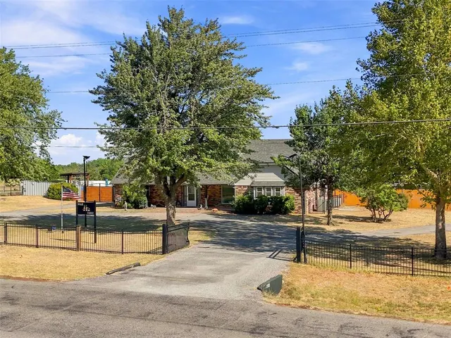 Photo 2 — 2303 E Elm Street, El Reno, OK 73036