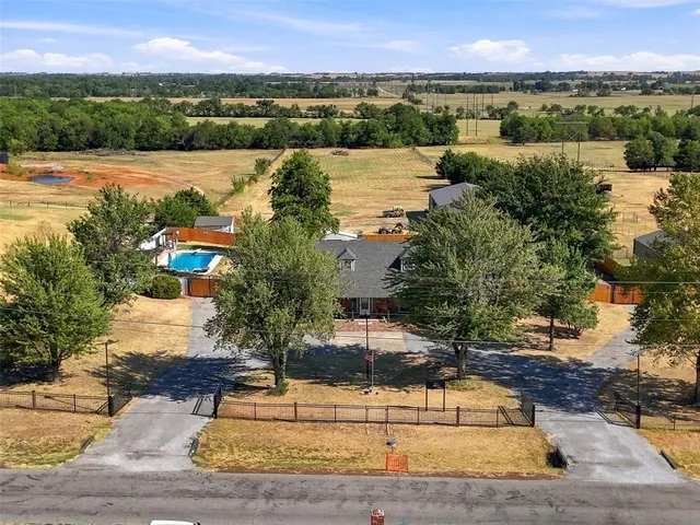 Photo 3 — 2303 E Elm Street, El Reno, OK 73036