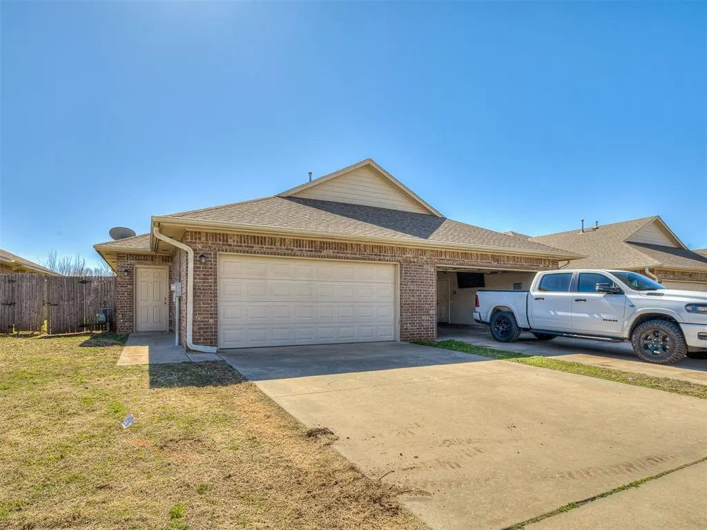 Photo 2 — 112 Ashley Drive, Edmond, OK 73003