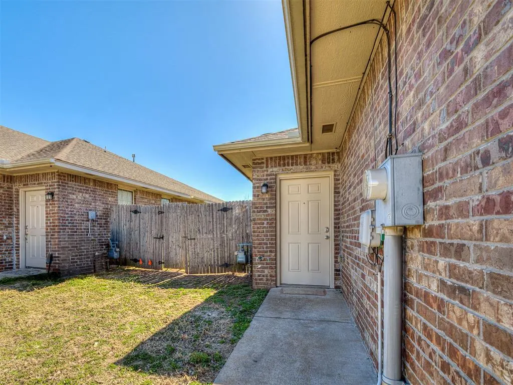 Photo 4 — 112 Ashley Drive, Edmond, OK 73003