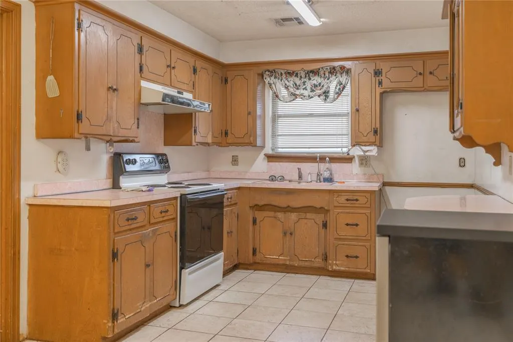 Photo 4 — 5920 N College Street, Oklahoma City, OK 73122