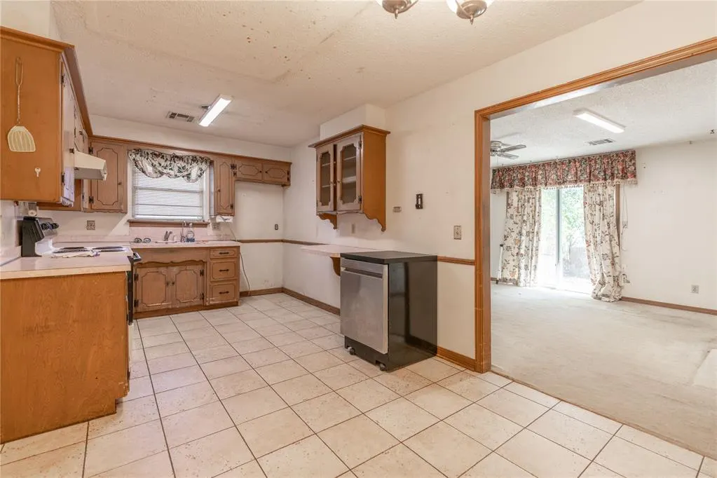 Photo 8 — 5920 N College Street, Oklahoma City, OK 73122