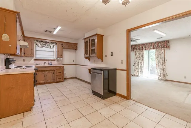Photo 8 — 5920 N College Street, Oklahoma City, OK 73122