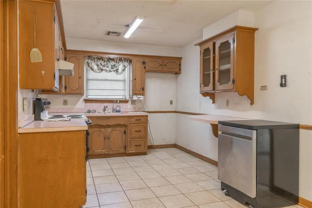 Photo 9 — 5920 N College Street, Oklahoma City, OK 73122