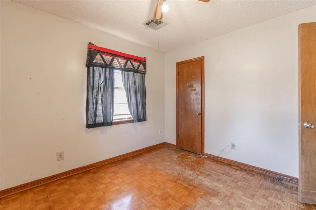 Photo 16 — 5920 N College Street, Oklahoma City, OK 73122