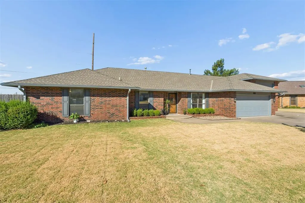 Photo 3 — 9709 Lakeshore Drive, Oklahoma City, OK 73120