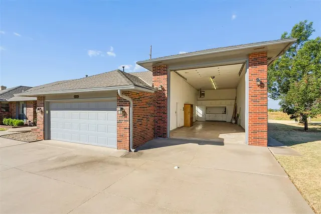 Photo 5 — 9709 Lakeshore Drive, Oklahoma City, OK 73120