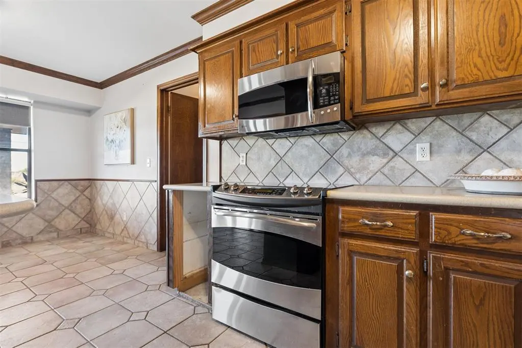 Photo 15 — 9709 Lakeshore Drive, Oklahoma City, OK 73120