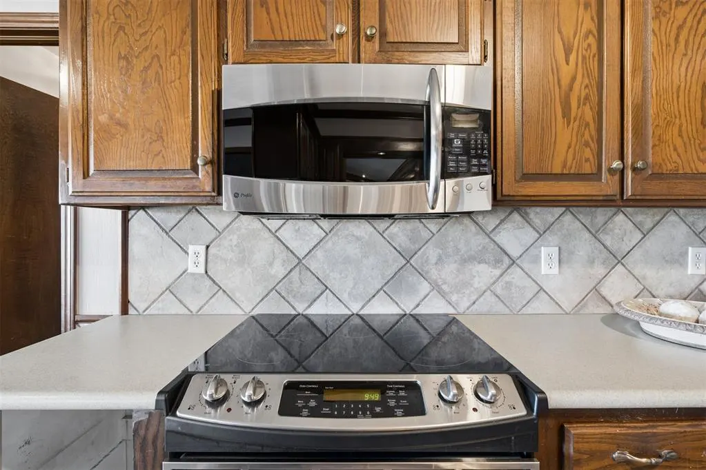 Photo 16 — 9709 Lakeshore Drive, Oklahoma City, OK 73120