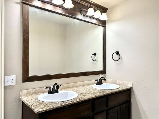 Photo 7 — 17228 Ridgewood Drive, Edmond, OK 73012