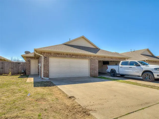Photo 2 — 114 Ashley Drive, Edmond, OK 73003