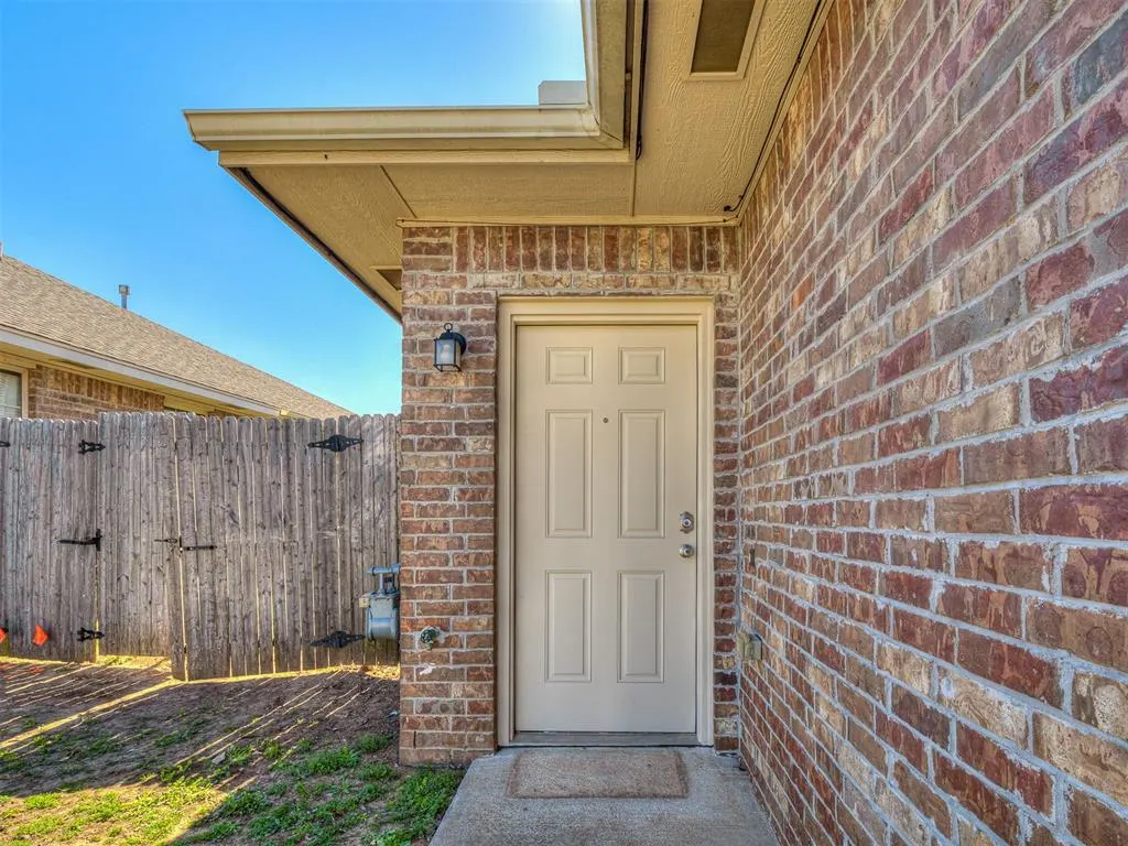 Photo 5 — 114 Ashley Drive, Edmond, OK 73003
