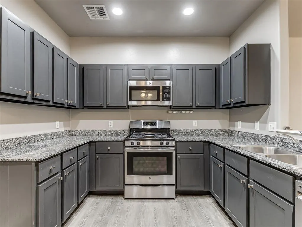 Photo 14 — 114 Ashley Drive, Edmond, OK 73003