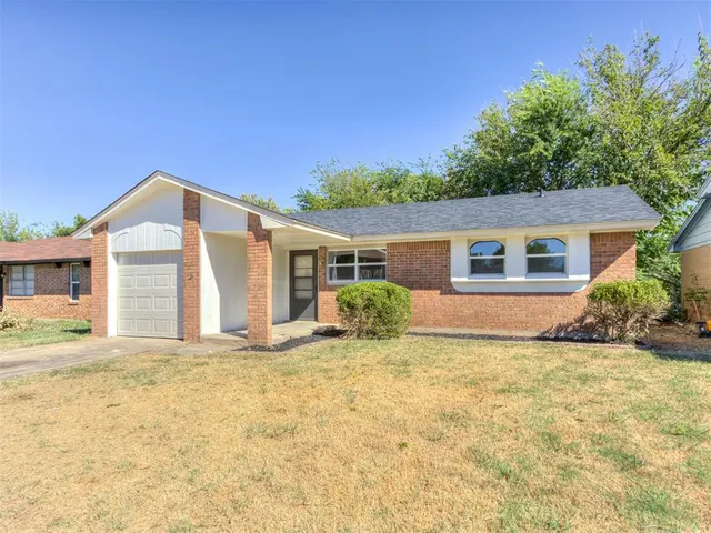 Photo 2 — 1007 NW 20th Street, Moore, OK 73160