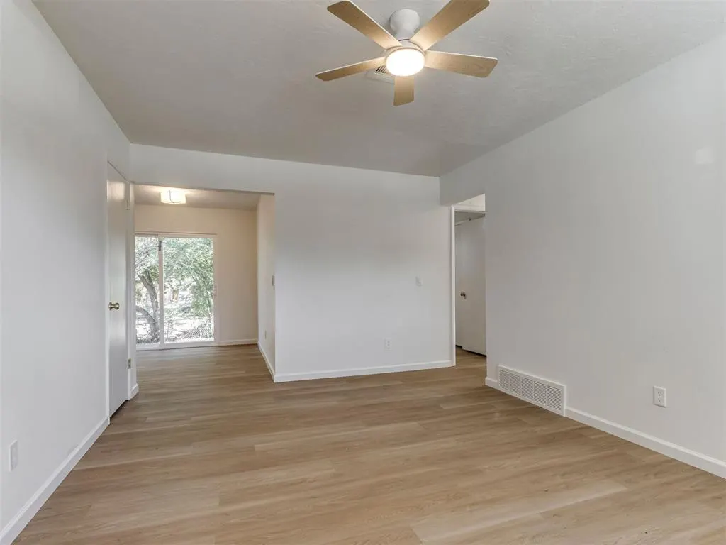 Photo 6 — 1007 NW 20th Street, Moore, OK 73160