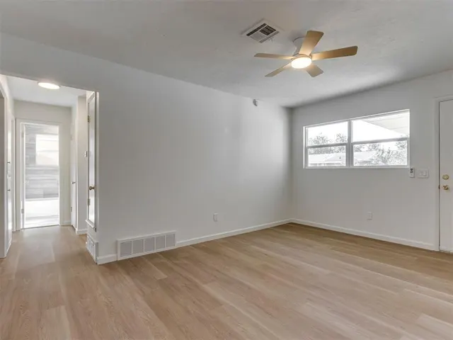 Photo 8 — 1007 NW 20th Street, Moore, OK 73160