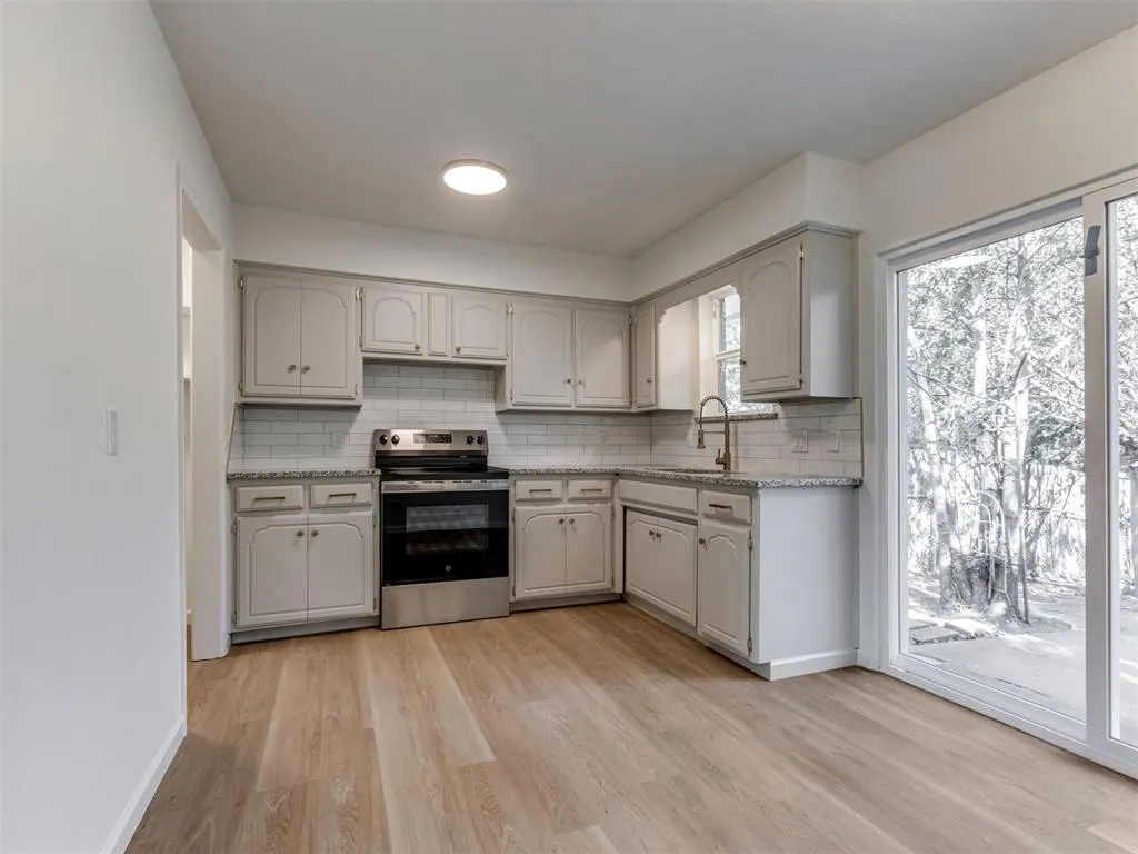 Photo 10 — 1007 NW 20th Street, Moore, OK 73160