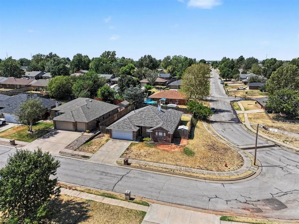 Photo 4 — 8213 Aaron Drive, Oklahoma City, OK 73132