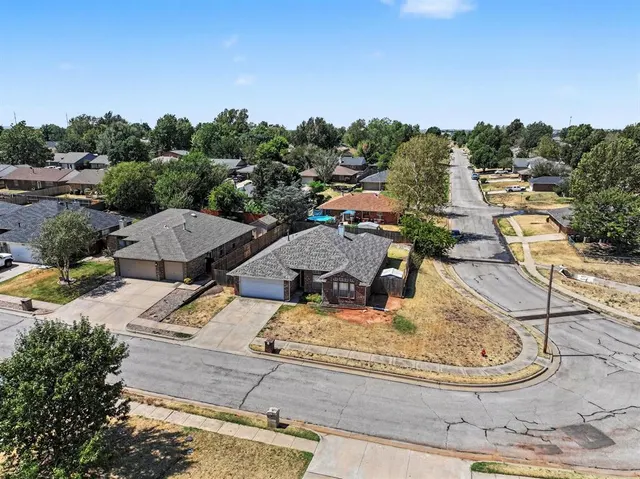 Photo 4 — 8213 Aaron Drive, Oklahoma City, OK 73132