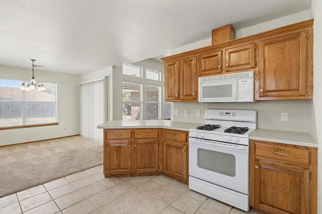 Photo 11 — 8213 Aaron Drive, Oklahoma City, OK 73132