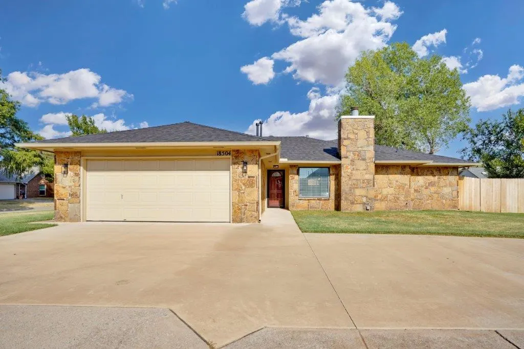 Front exterior — 18504 Laurel Oak Drive, Edmond, OK 73012