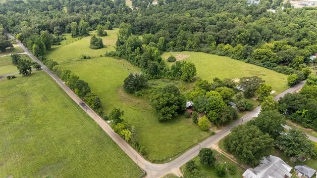 Photo 2 — 8 Chipmunk Road, Broken Bow, OK 74728
