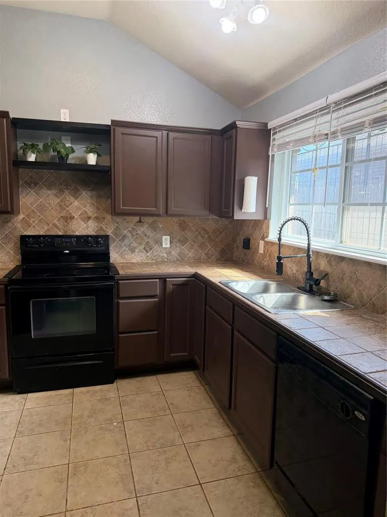 Photo 7 — 12321 SW 9th Terrace, Yukon, OK 73099