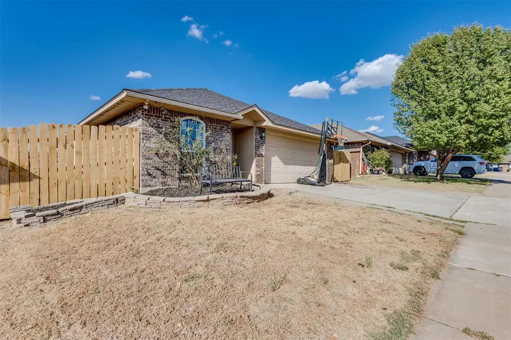 Photo 3 — 12321 SW 9th Terrace, Yukon, OK 73099