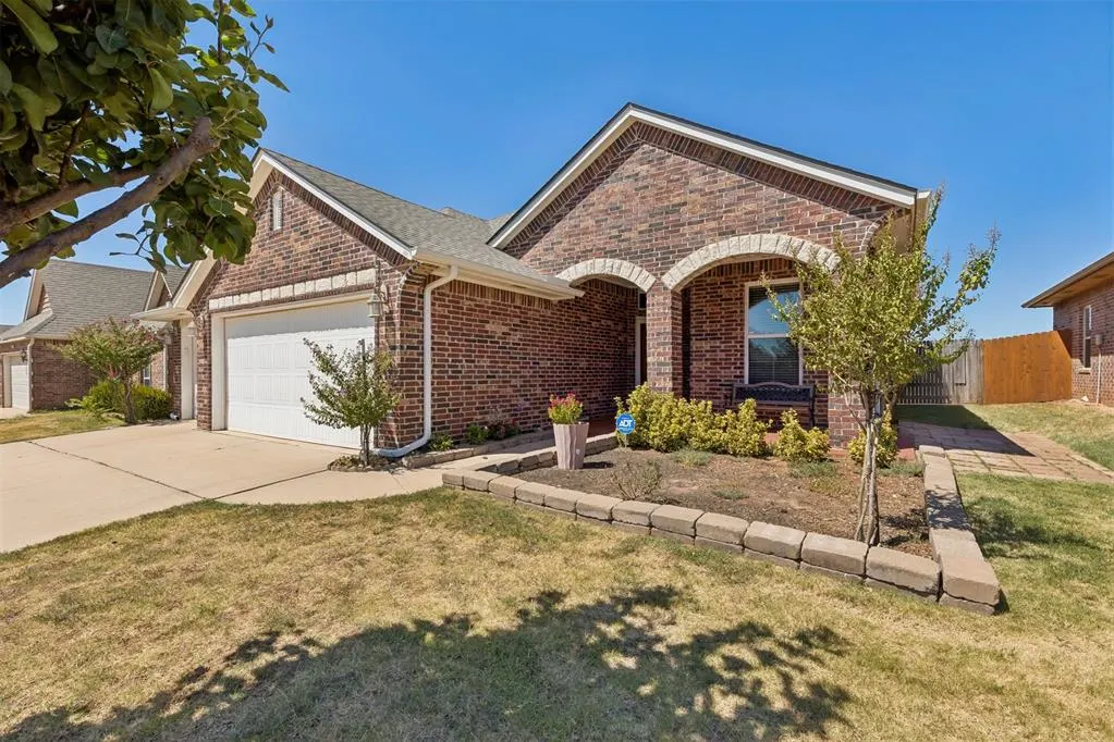Photo 2 — 2113 NW 158th Street, Edmond, OK 73013