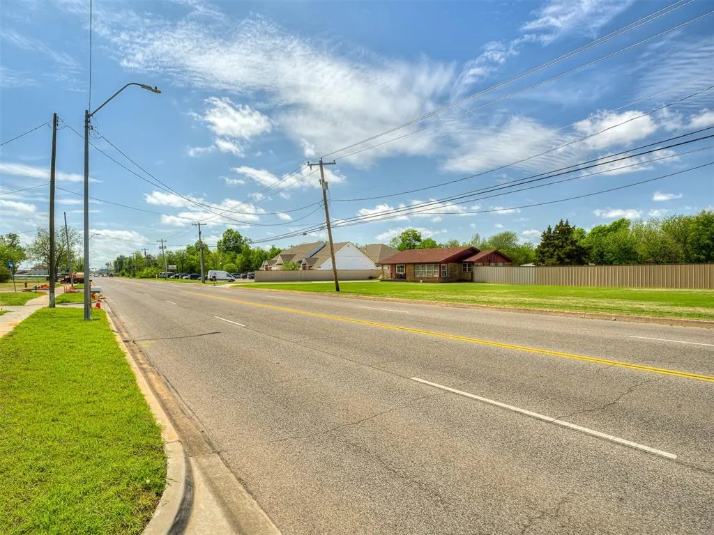 Photo 12 — 816 S Sooner Road, Midwest City, OK 73110