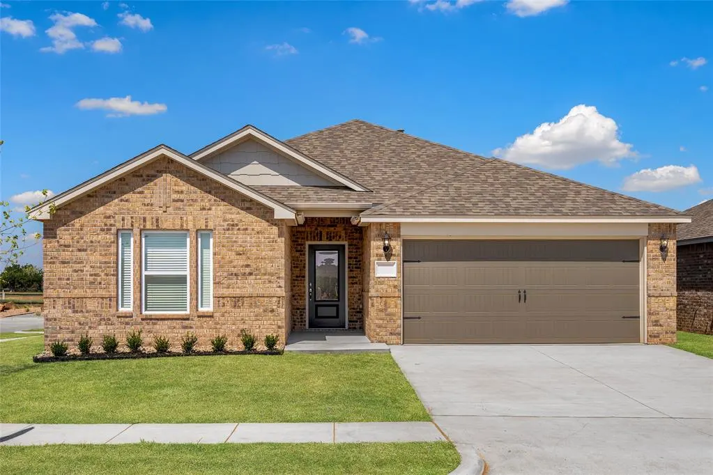 Front exterior — 740 Luna Way, Tuttle, OK 73089