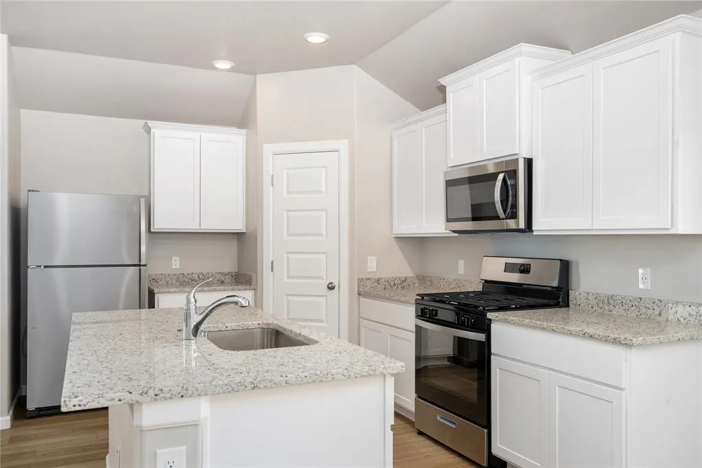 Photo 2 — 740 Luna Way, Tuttle, OK 73089