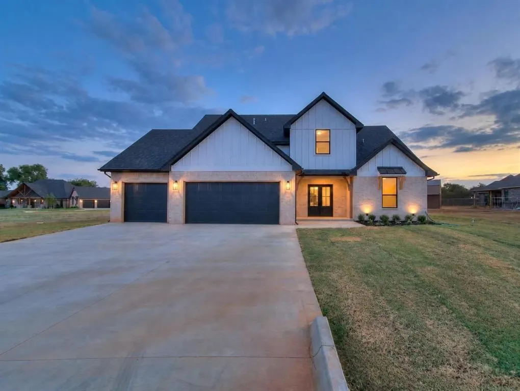 Front exterior — 141 W Lynn Court Drive, Mustang, OK 73064