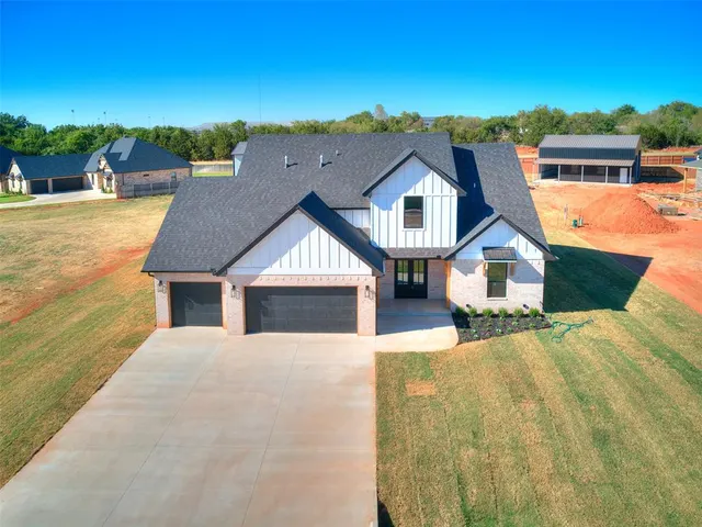 Photo 2 — 141 W Lynn Court Drive, Mustang, OK 73064