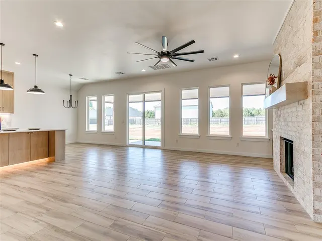 Photo 6 — 141 W Lynn Court Drive, Mustang, OK 73064