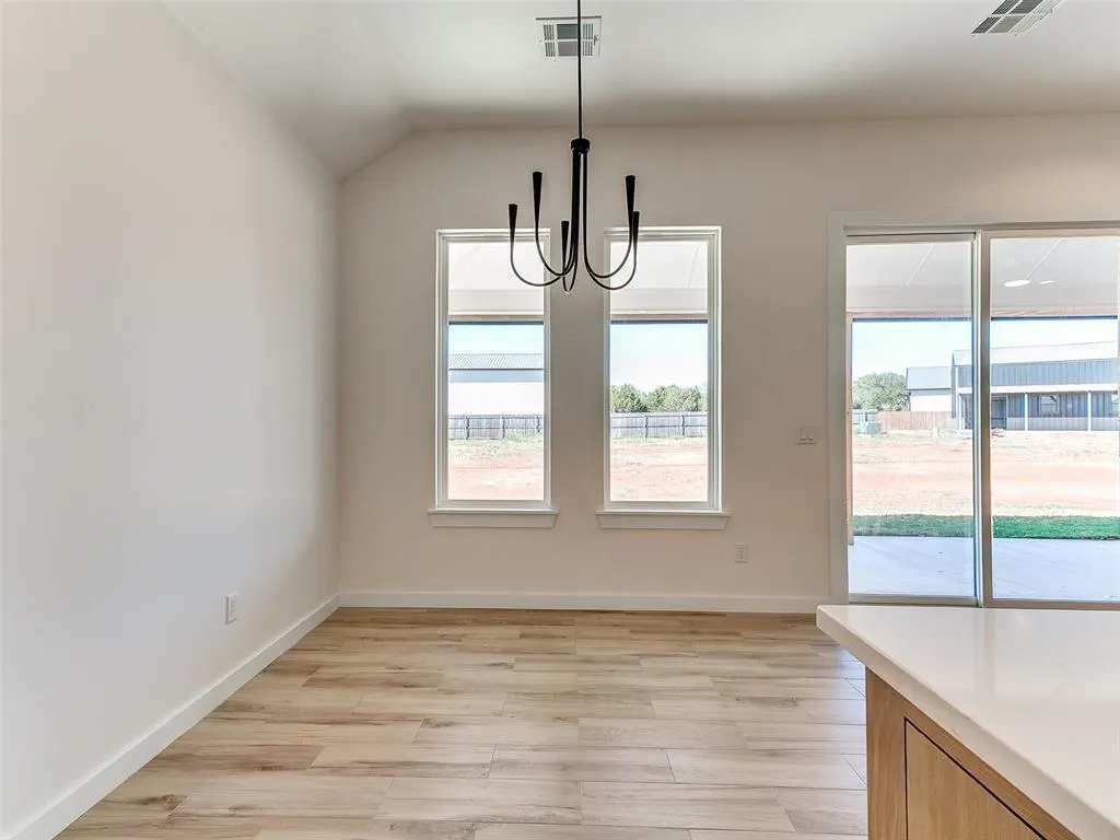 Photo 18 — 141 W Lynn Court Drive, Mustang, OK 73064