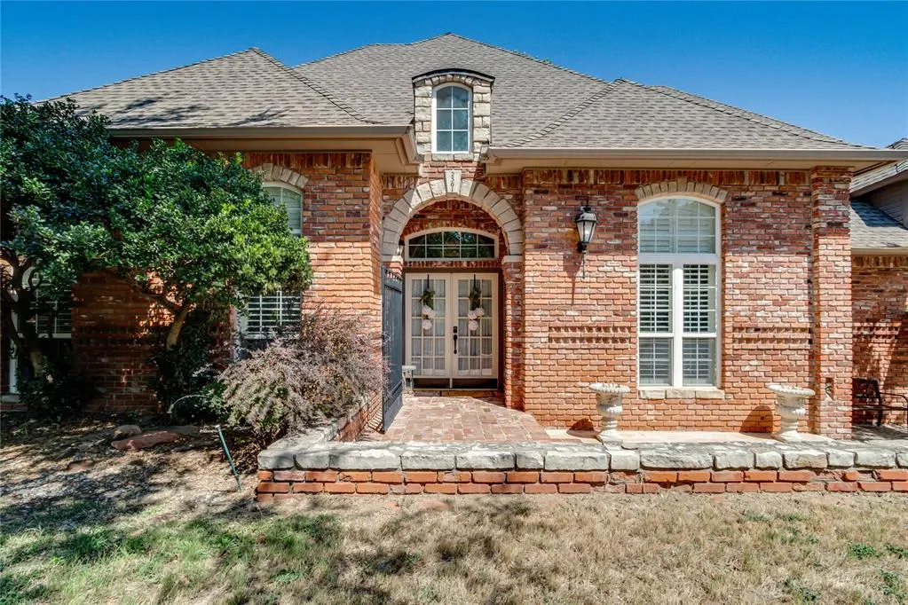 Photo 2 — 2301 Bay Hill Place, Edmond, OK 73034
