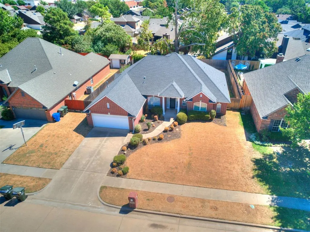 Photo 2 — 909 Hearthstone, Norman, OK 73072