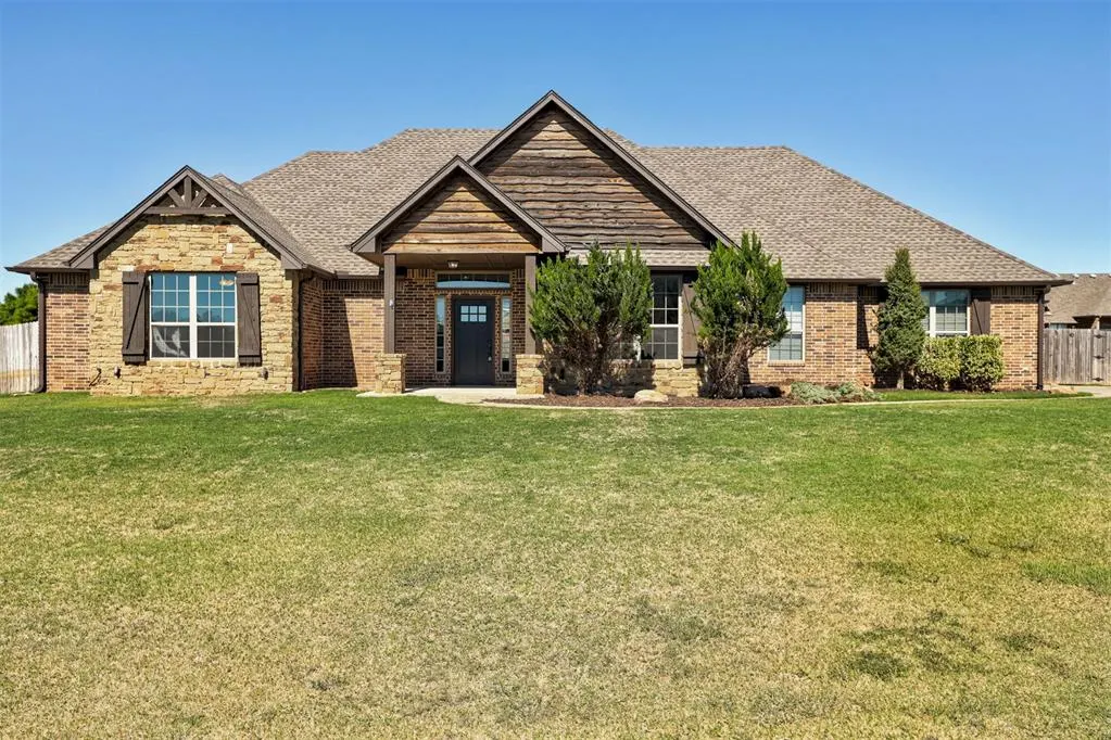 Front exterior — 4805 Crestmere Lane, Edmond, OK 73025