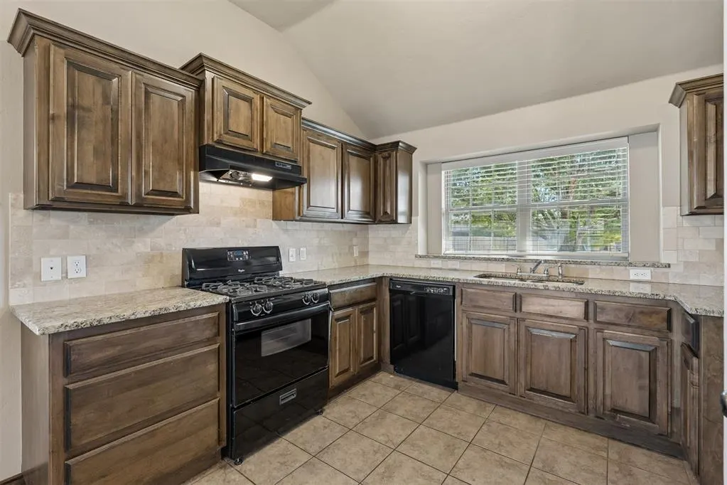 Photo 6 — 18529 Cola Drive, Edmond, OK 73012