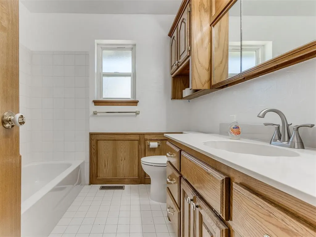 Photo 36 — 109 S Ramblin Oaks Drive, Moore, OK 73160