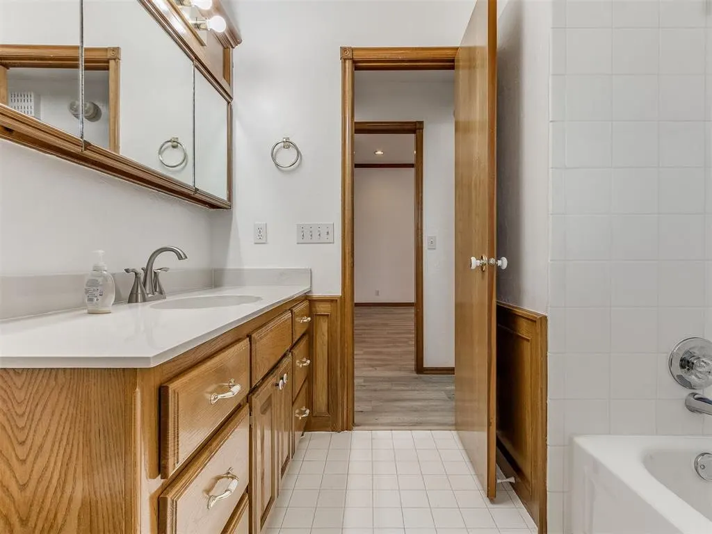 Photo 37 — 109 S Ramblin Oaks Drive, Moore, OK 73160