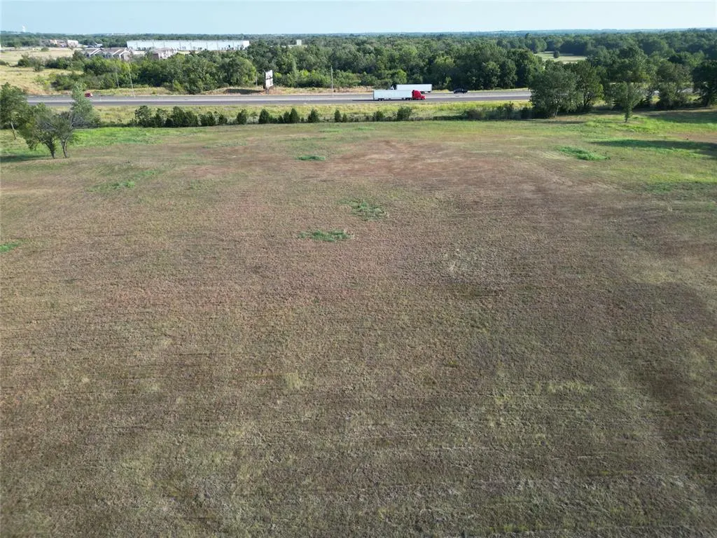 Photo 3 — 999, Shawnee, OK 74804