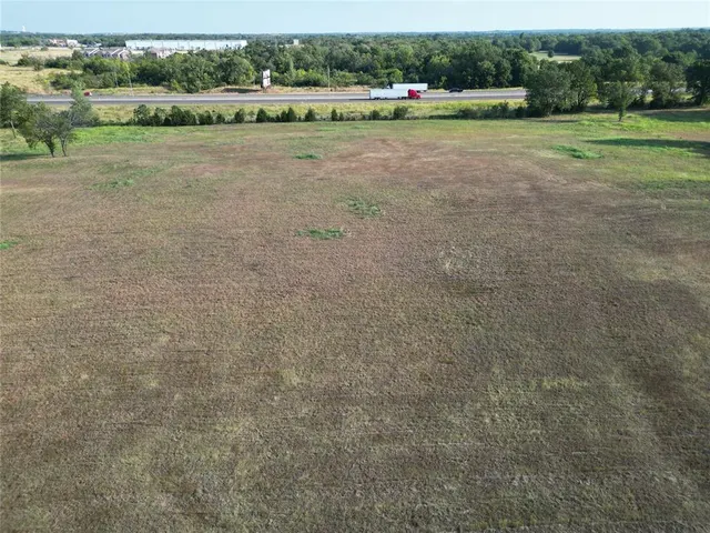 Photo 3 — 999, Shawnee, OK 74804
