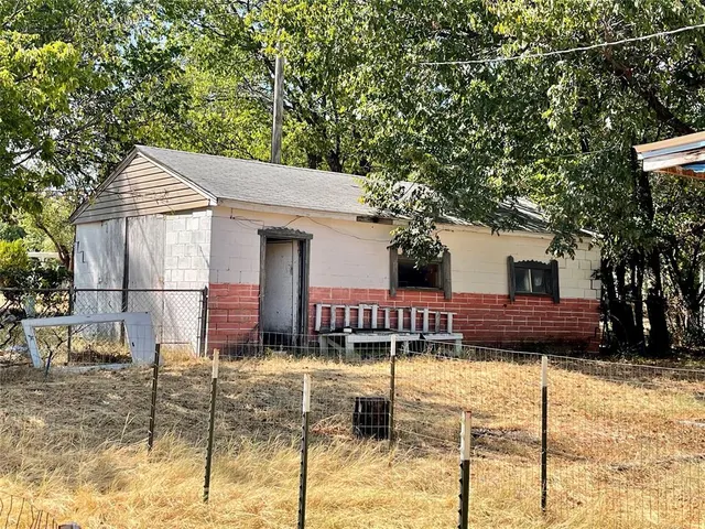 Photo 4 — 404 N 7th Street, Noble, OK 73068